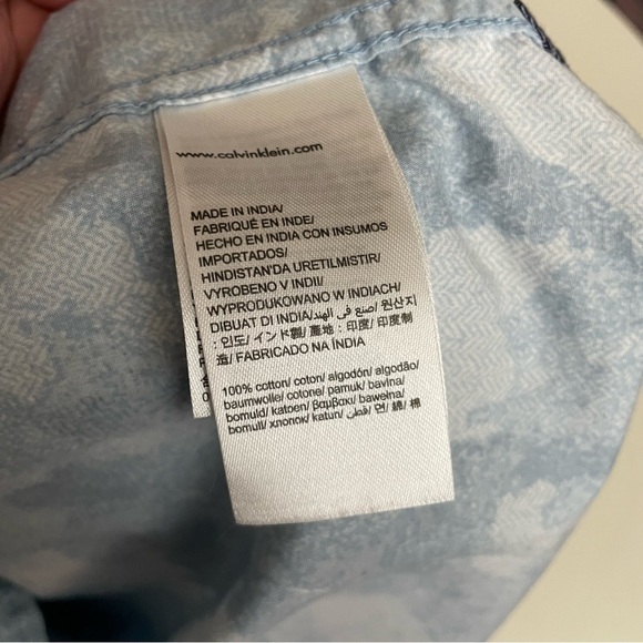 Calvin Klein Lightweight Cotton Button Down Men’s Size Medium - Picture 8 of 8